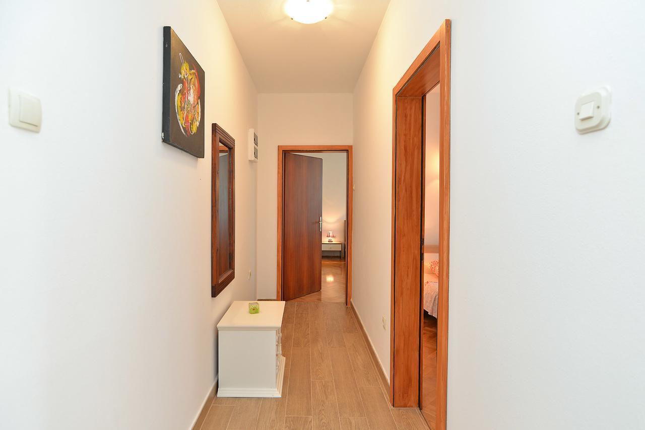 Apartments Gracijano 1724 Liznjan Exterior photo