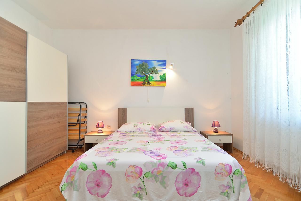 Apartments Gracijano 1724 Liznjan Exterior photo