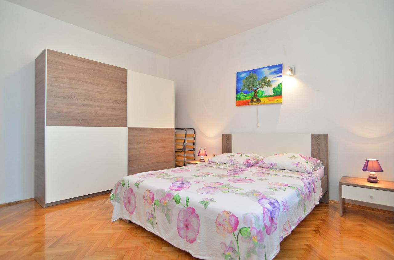 Apartments Gracijano 1724 Liznjan Exterior photo