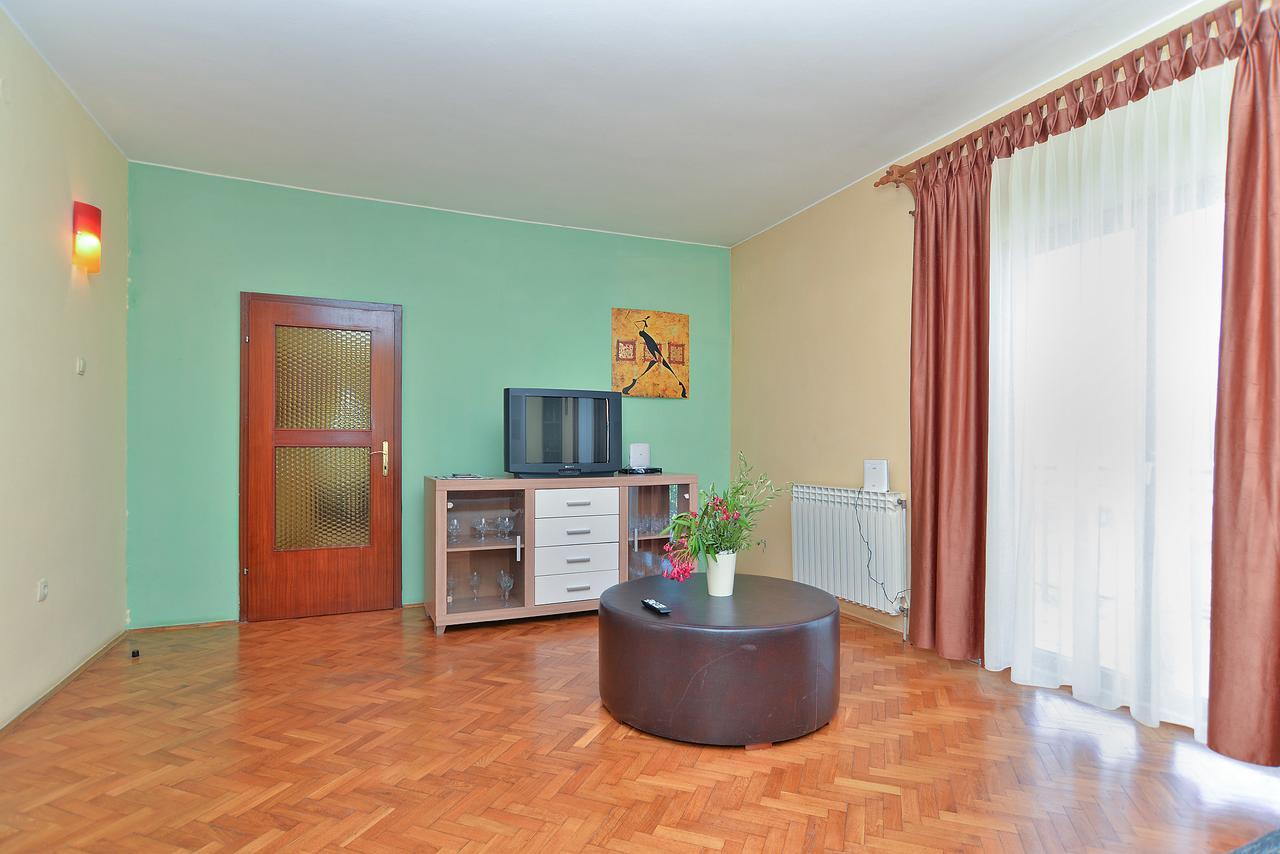 Apartments Gracijano 1724 Liznjan Exterior photo