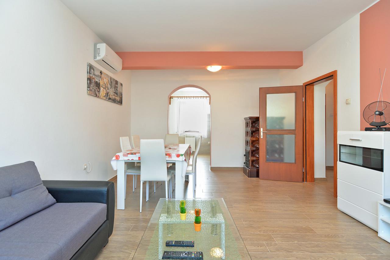 Apartments Gracijano 1724 Liznjan Exterior photo
