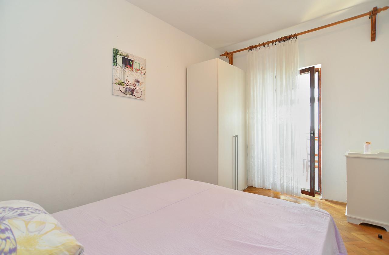 Apartments Gracijano 1724 Liznjan Exterior photo