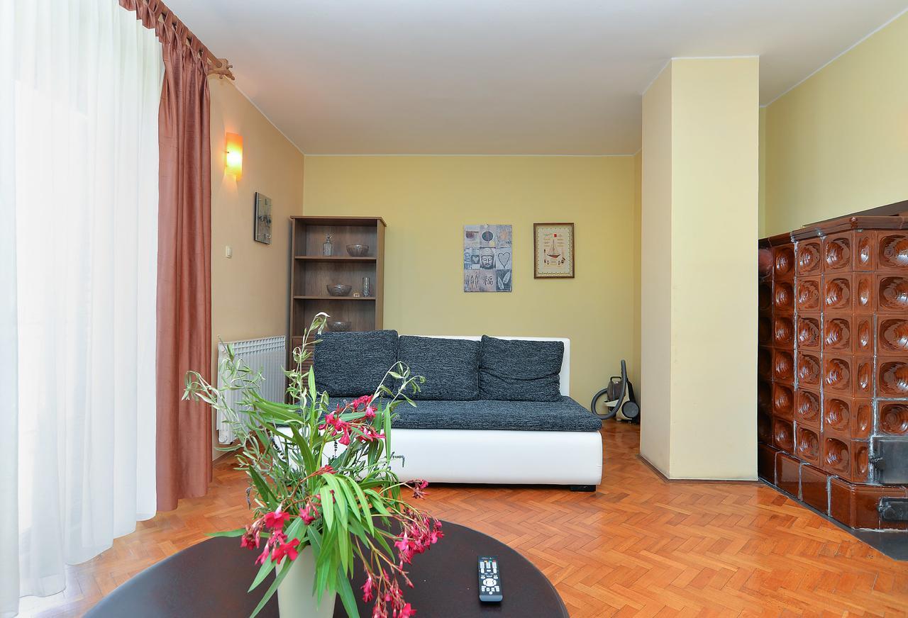 Apartments Gracijano 1724 Liznjan Exterior photo